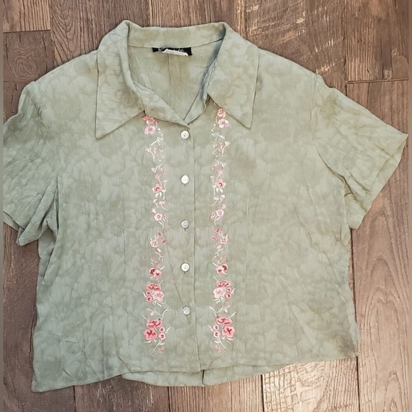 Vintage K Petite Women’s Floral Sheer Short Sleeve Button Down Crop Blouse - Picture 6 of 6